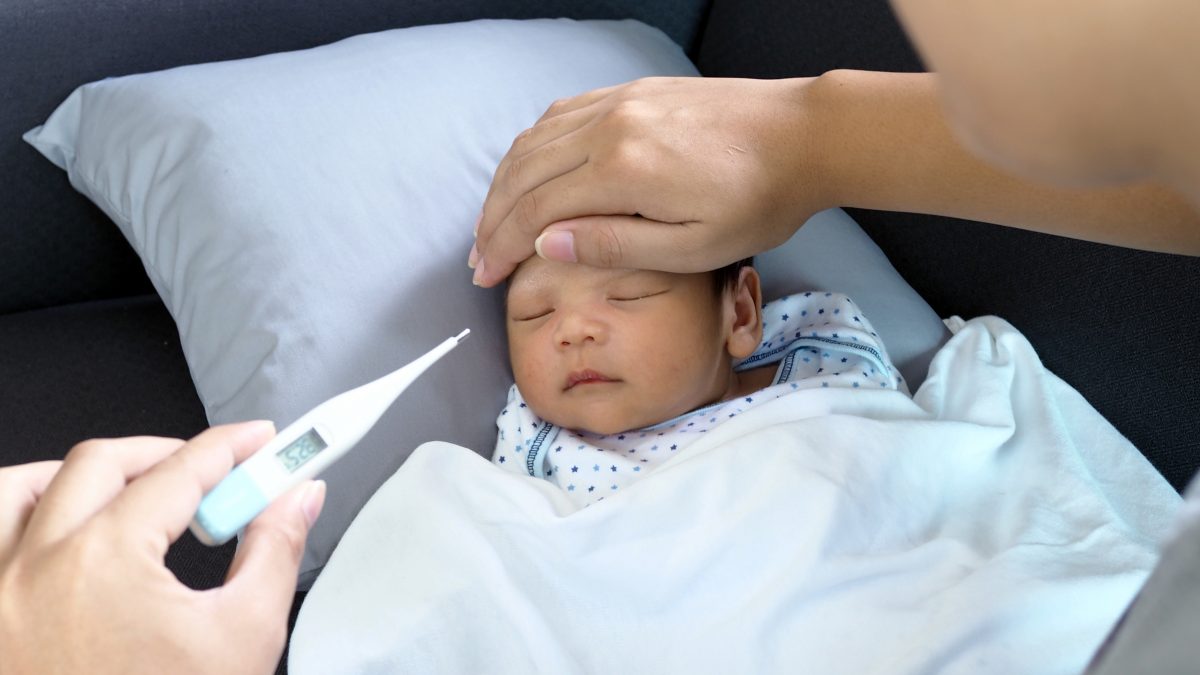 bayi demam pasca imunisasi