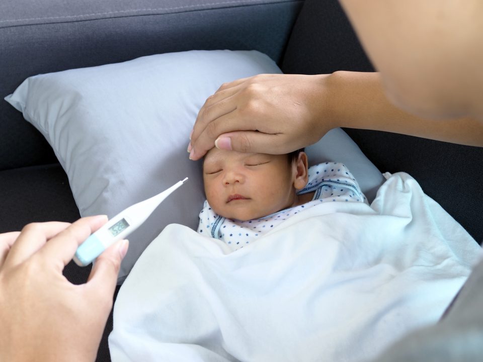 bayi demam pasca imunisasi