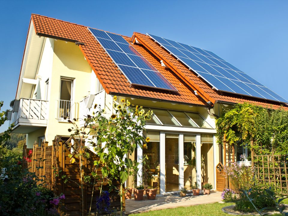 panel surya di rumah