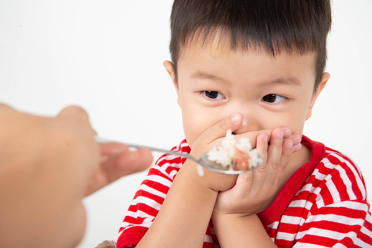 5 Cara Menghadapi Anak Picky Eater - Berkeluarga