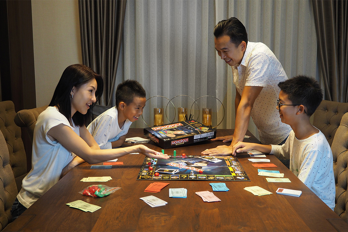 5 Board Game Seru  Cocok Main Bareng Keluarga  Berkeluarga