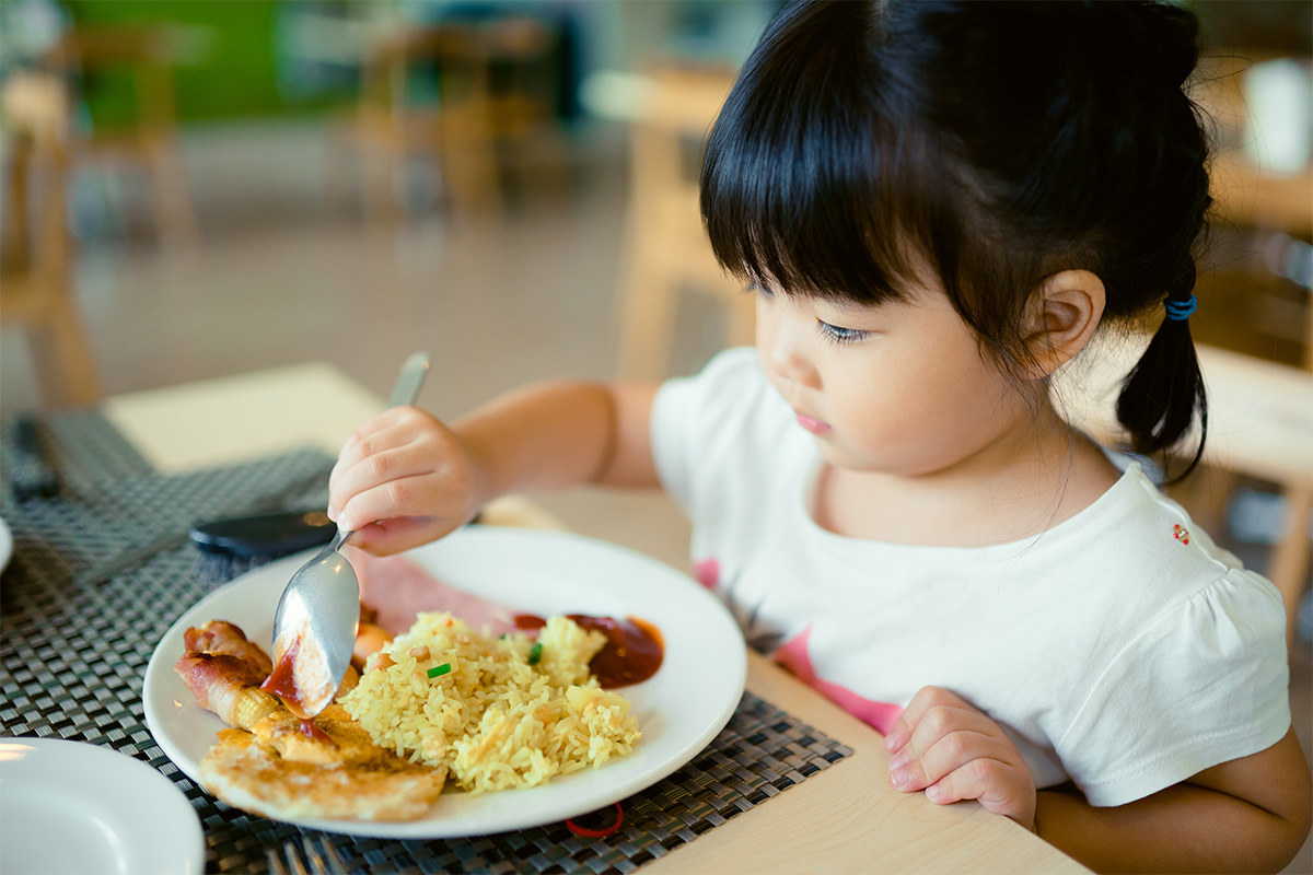 Photo Cara Memakan Angsle Dengan Sendok