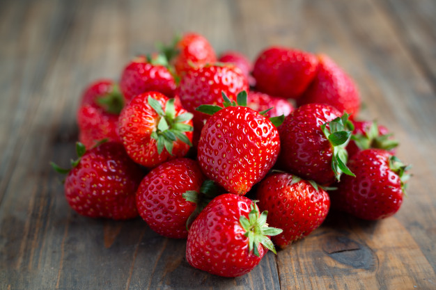 Strawberry scrub bibir alami