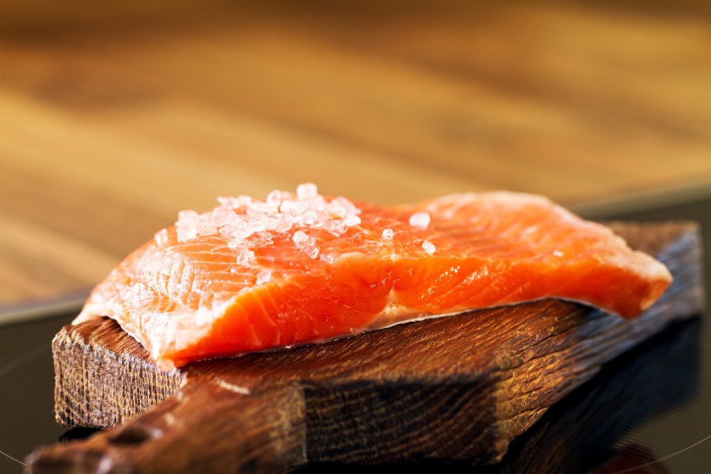 5 Cara Memilih Ikan Salmon yang Segar Berkeluarga 5 Cara Memilih Ikan Salmon yang Segar Berkeluarga
