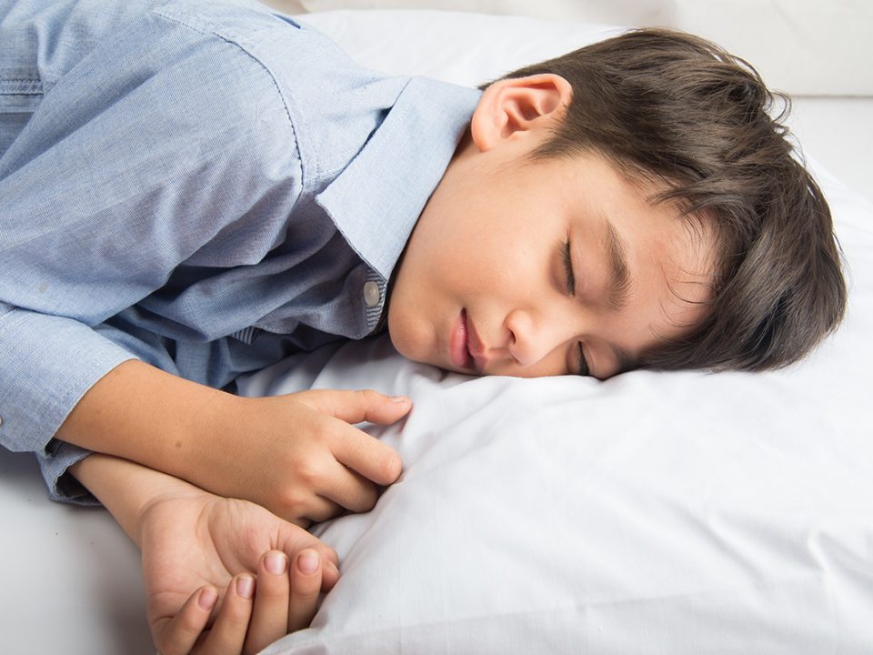 manfaat tidur siang bagi anak