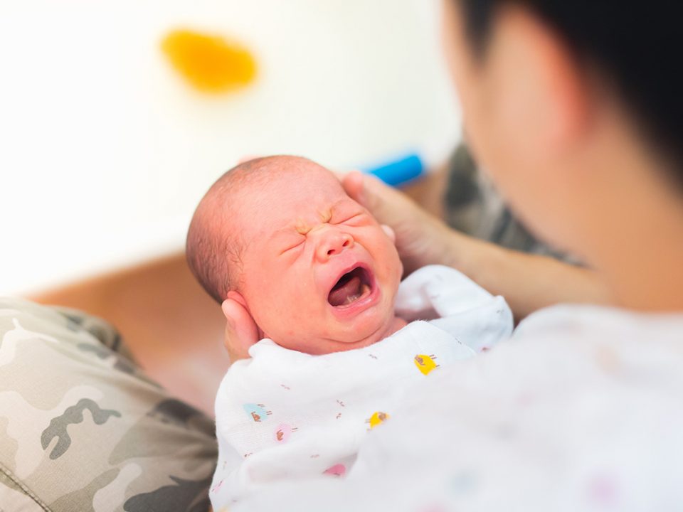 manfaat tangisan bagi bayi