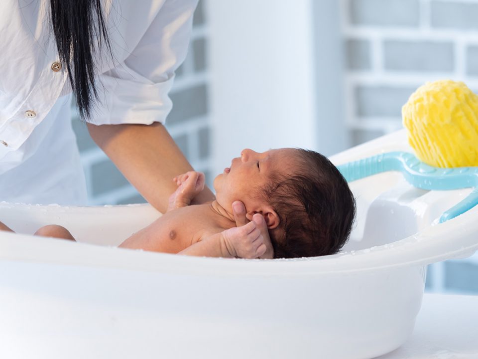 Perlengkapan mandi bayi