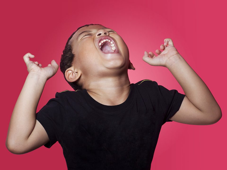 cara menghentikan kebiasaan berteriak anak