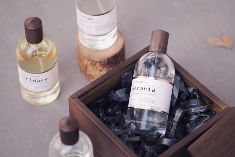 6 Rekomendasi Parfum Lokal Wanita, Mulai dari 100 Ribuan! Berkeluarga