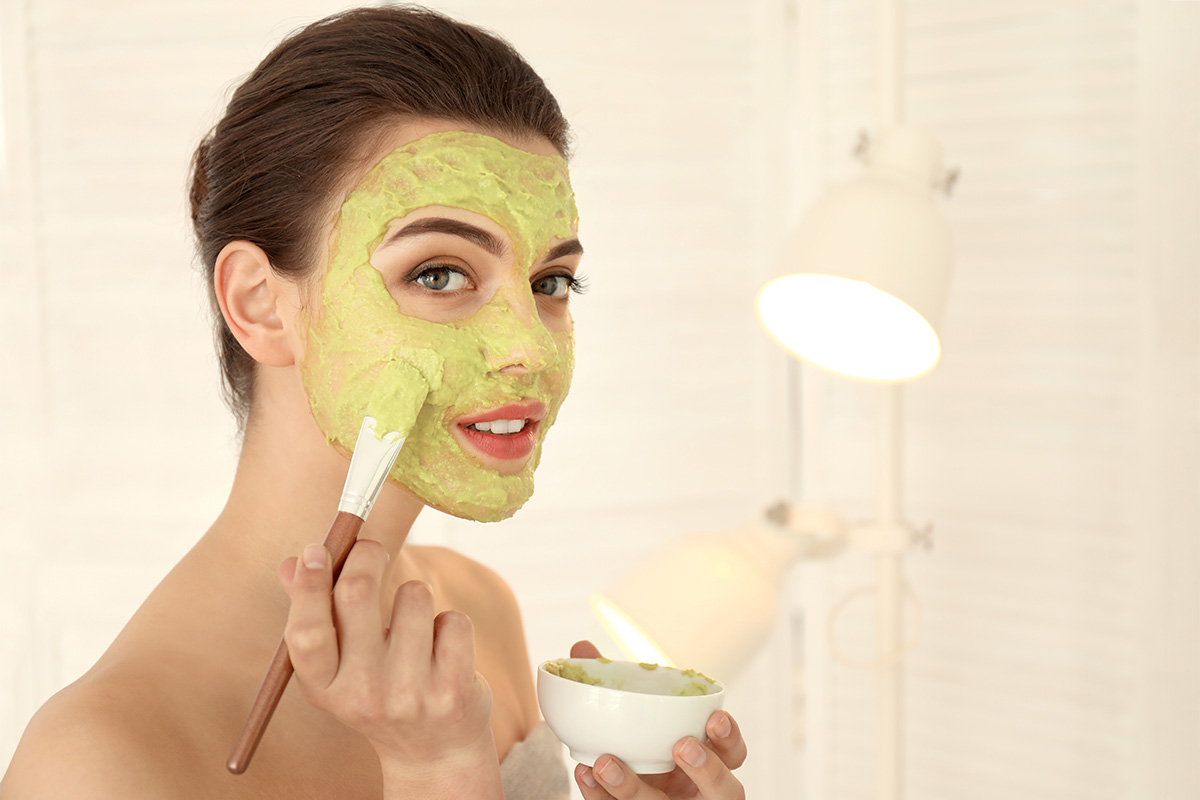 5 Masker Terbaik untuk Wajah Bruntusan, Murah Berkualitas Berkeluarga