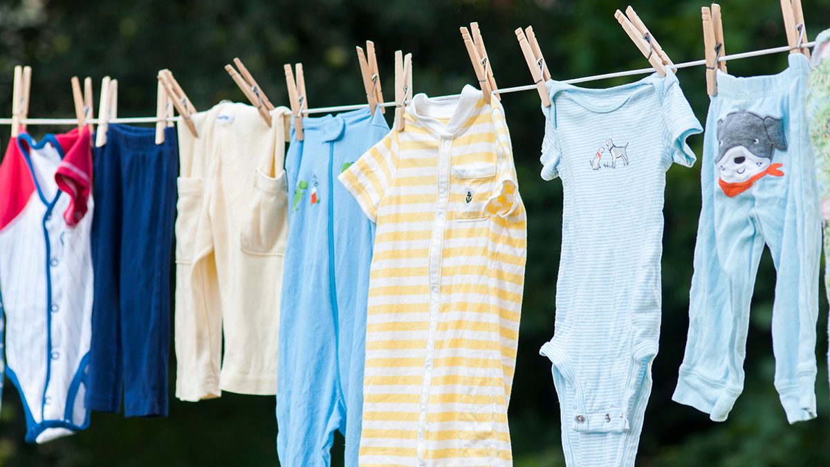 Mencuci Baju Bayi