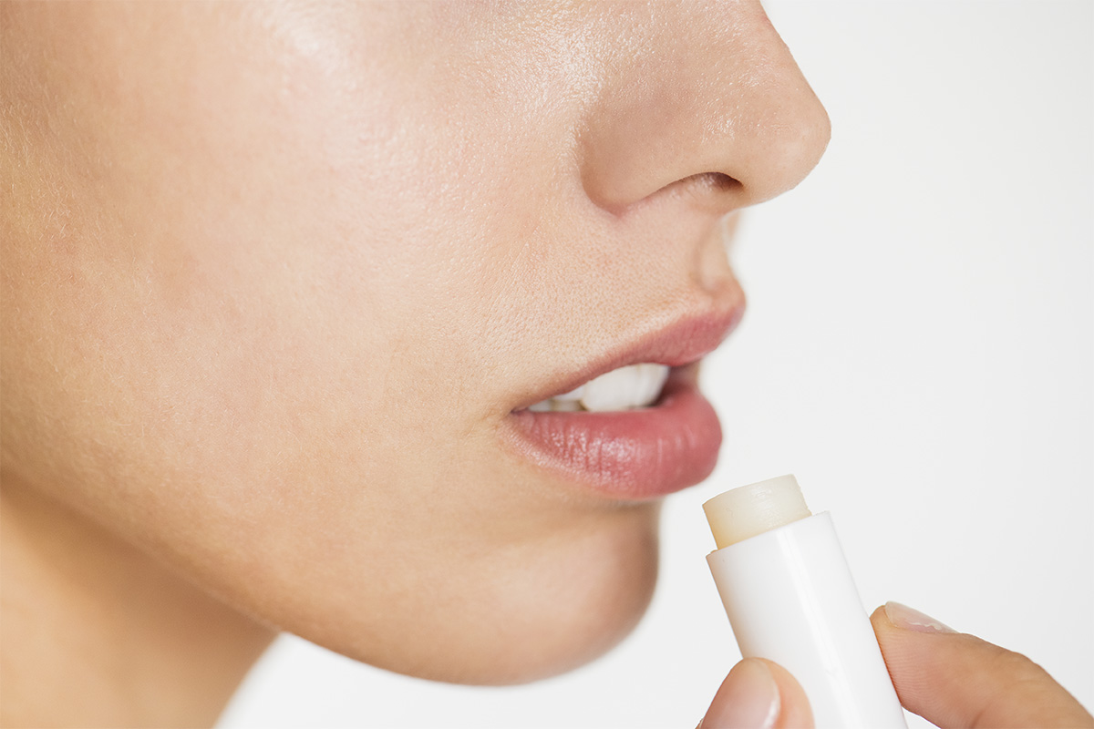 Lindungi bibir dengan lip balm