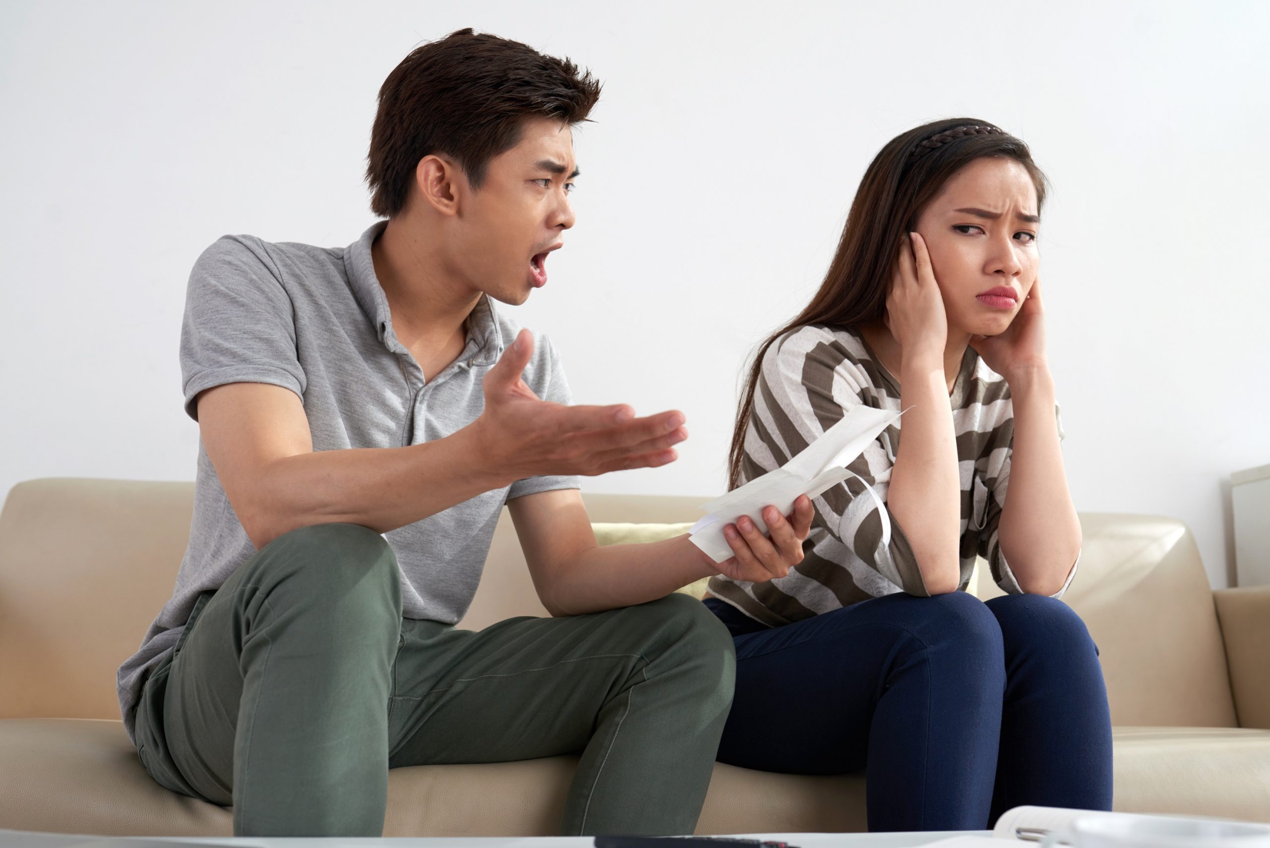 6 Cara Menghadapi Suami Sering Marah Tanpa Alasan - Berkeluarga