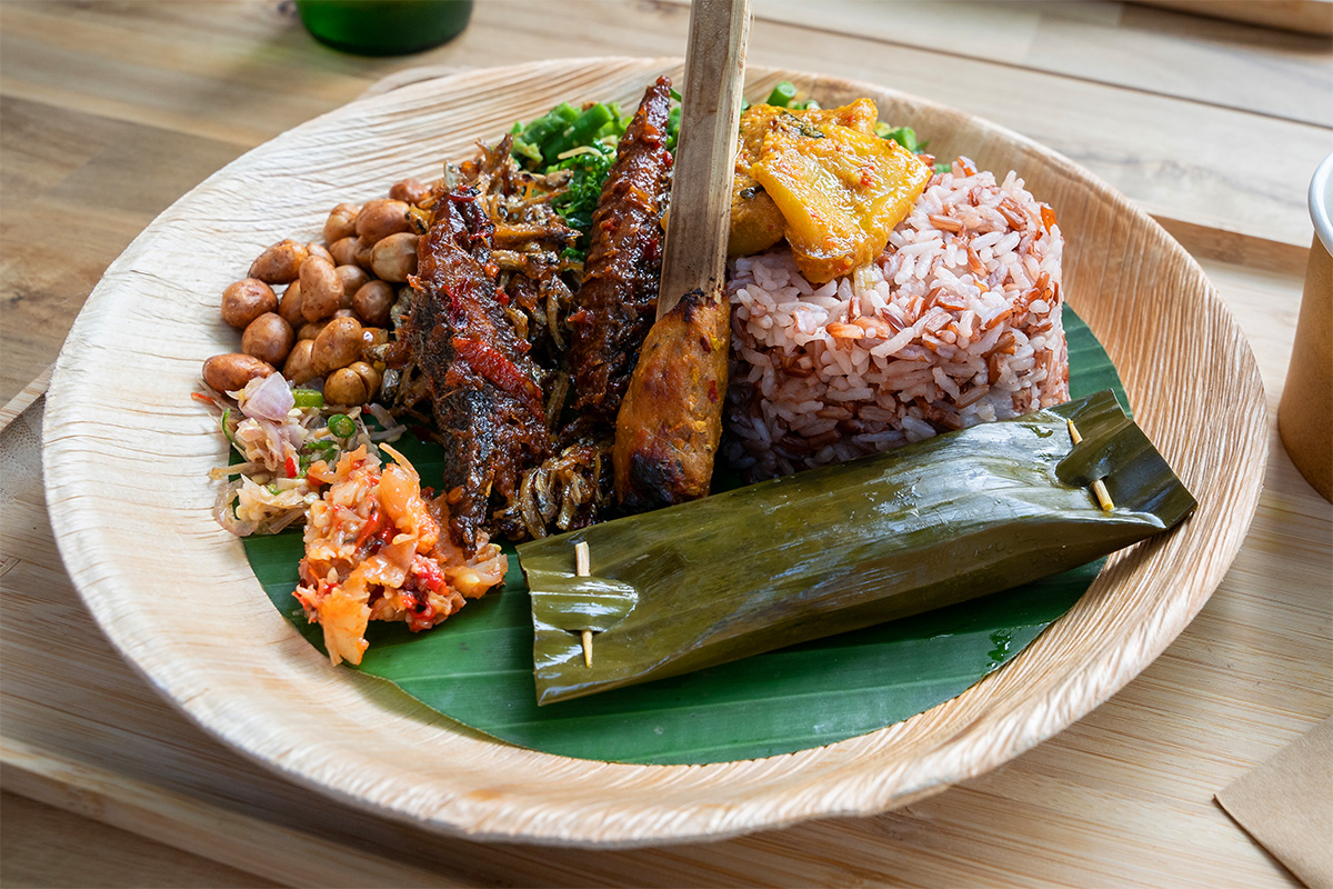 Sate lilit makanan khas Bali