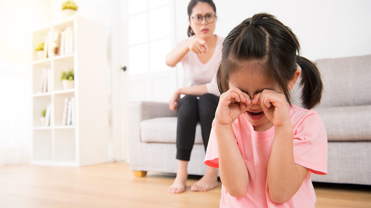 8 Dampak Negatif Sering Membandingkan Anak, Bikin Stres! - Berkeluarga