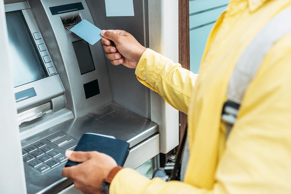 5 Cara Mencegah Pencurian dengan Skimming ATM Berkeluarga