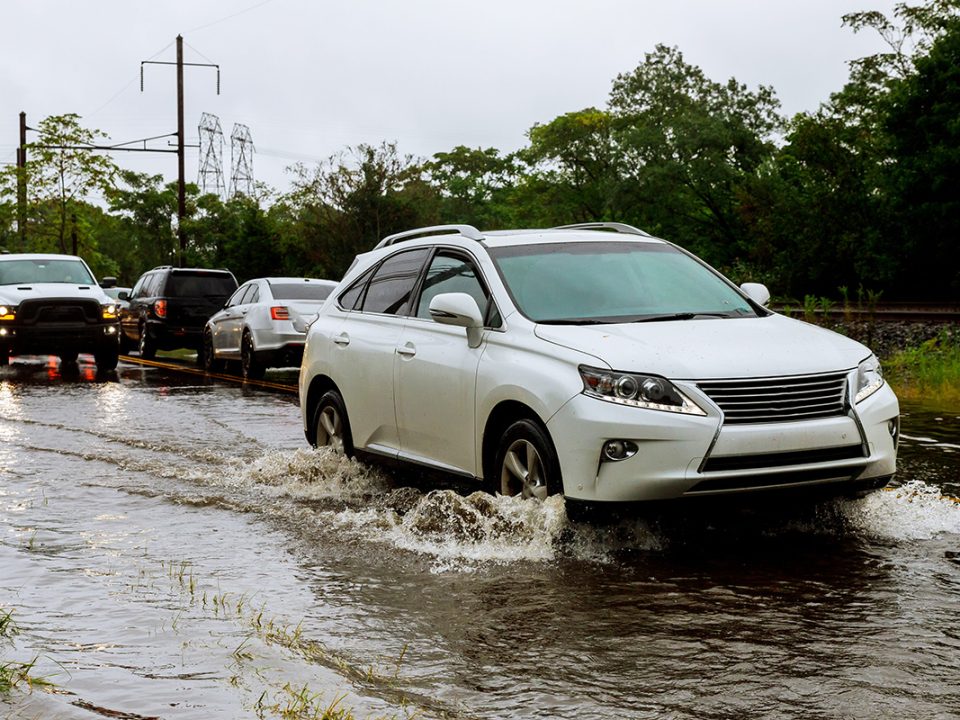 Mobil Kena Banjir