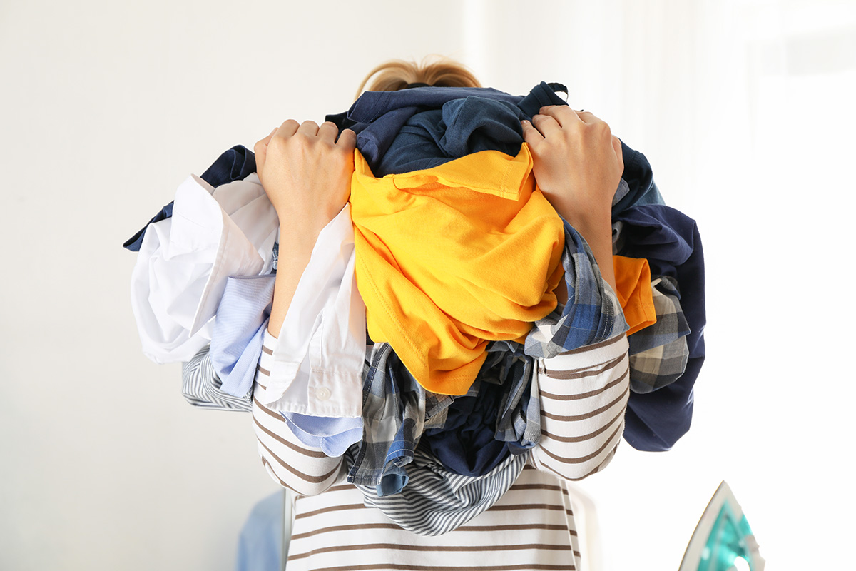 Cara Merapikan Baju Tanpa Setrika Saat Liburan